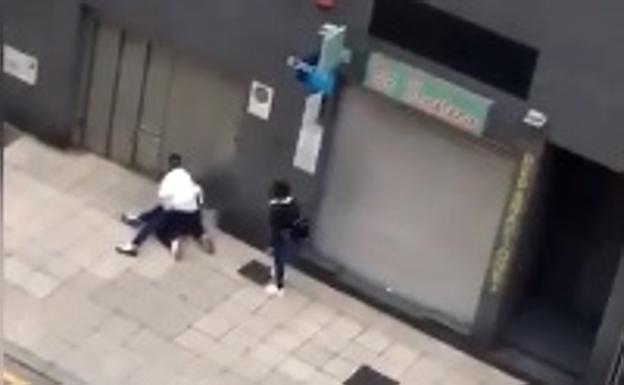 Un abogado leonés sufre una brutal paliza por increpar a un maltratador en Oviedo