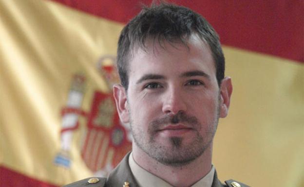 El Ejército felicita a un soldado del Regimiento de Ingenieros por auxiliar a una persona desvanecida