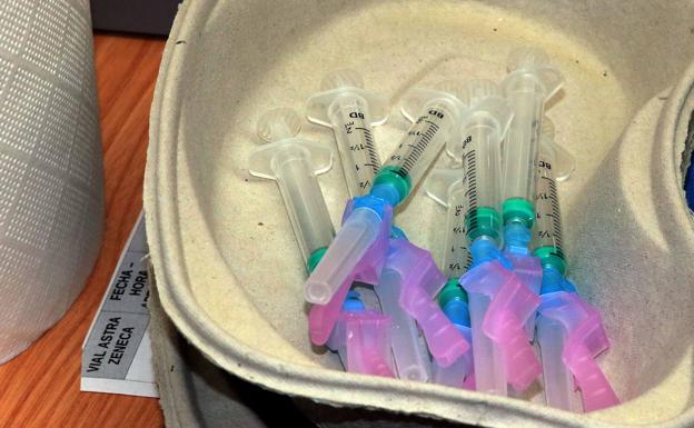 Sanidad anula mil citaciones para vacunarse con AstraZeneca en Segovia