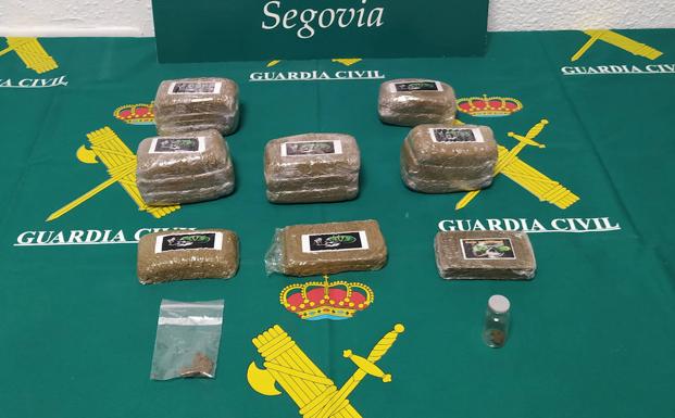 Dos detenidos en Otero de Herreros con 1,7 kilogramos de hachís en su vehículo