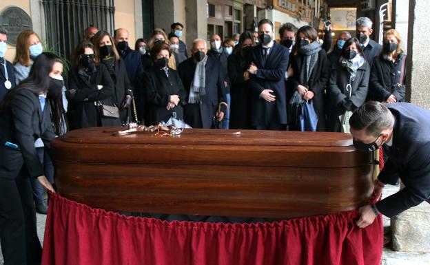 Emocionado adiós de la ciudad al concejal del PP José Luis Huertas