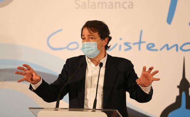 Mañueco aboga por cumplir los pactos desde el «profundo respeto a las personas y a la integridad de otras formaciones»