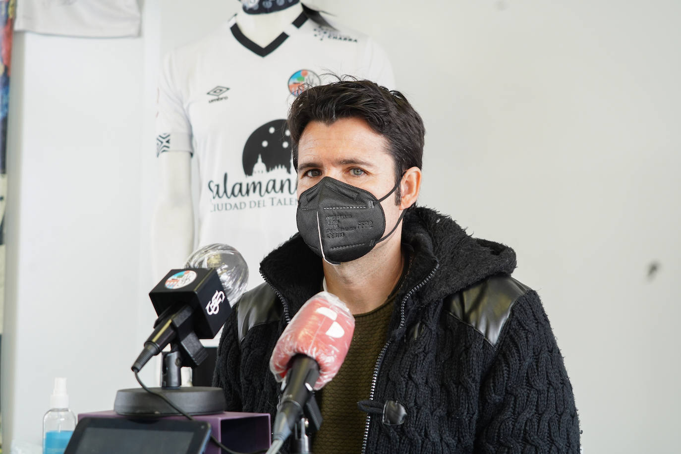 El Salamanca UDS anuncia el positivo por covid de su entrenador Lolo Escobar y suspende su entrenamiento