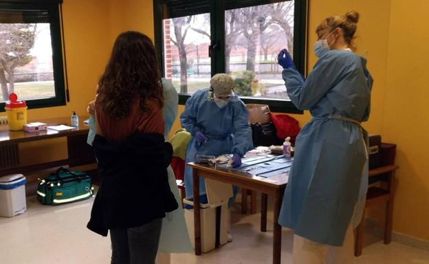 Suspendidas las visitas en la residencia de Cáritas en Cuéllar por el positivo de una suplente sin vacunar