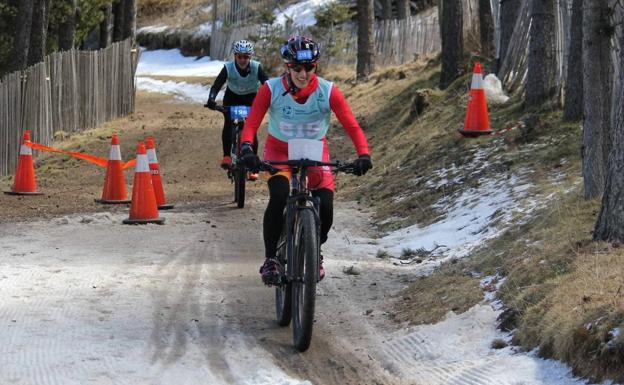 Elena Villanueva, del Tripi, oro en el Mundial de triatlón de invierno