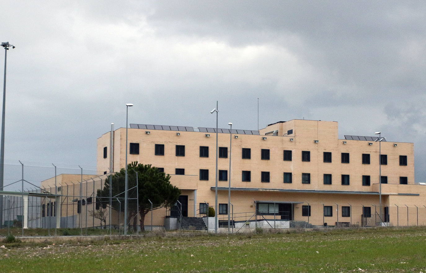 Condenado un preso a 3 años y 3 meses de cárcel por agredir a un funcionario de la prisión de Segovia