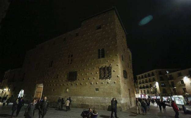 El Ayuntamiento de Salamanca apagará mañana sábado la iluminación artística de diez monumentos con motivo de la 'Hora del Planeta'