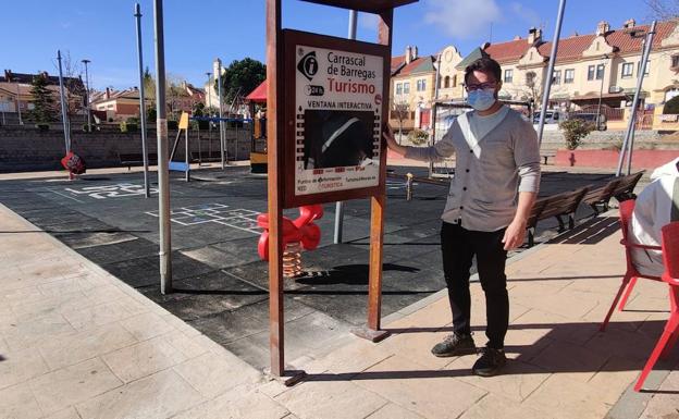 Carrascal de Barregas instala una pantalla táctil pública para informar sobre los servicios del municipio