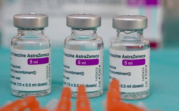 Los síntomas a los que hay que estar atento si te vacunan con AstraZeneca