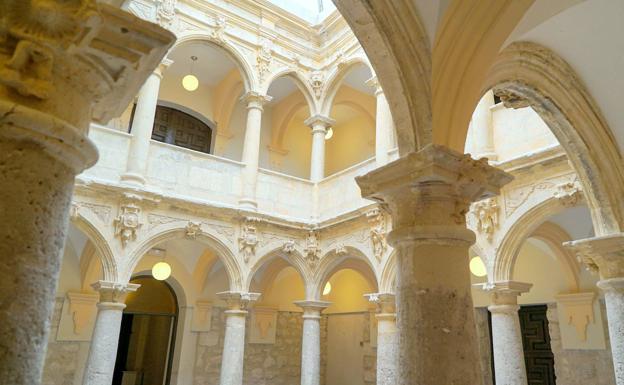 Entre bodegas, meteoritos y libros desplegables