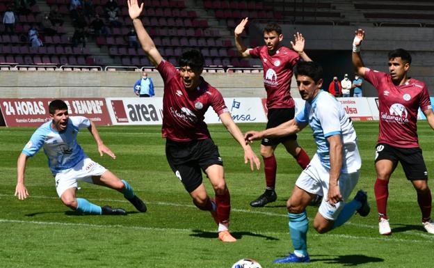 El Salamanca UDS sufre pero consigue un buen punto para la segunda fase en su visita a Santiago (1-1)