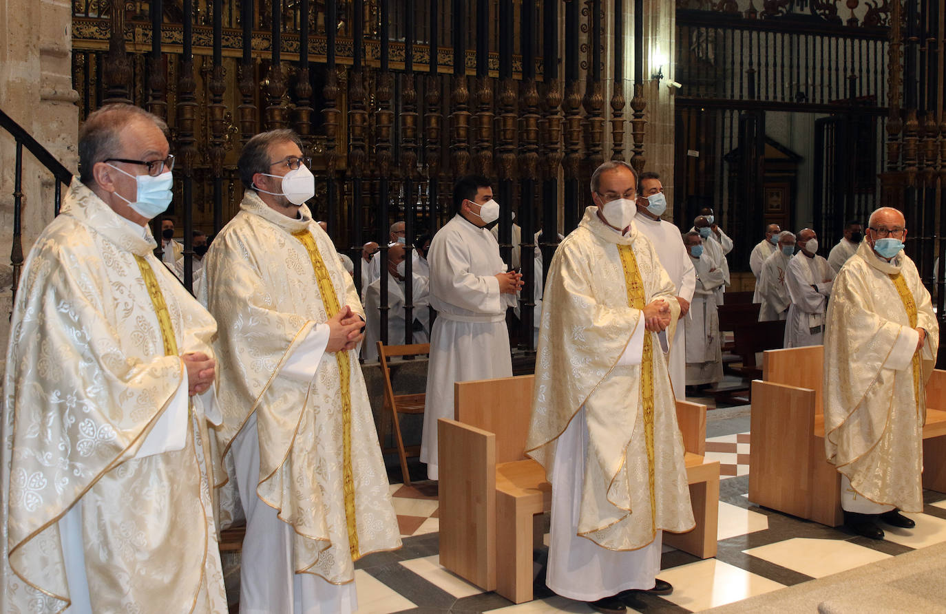 Celebración de la Misa Crismal en la catedral con los sacerdotes de la diócesis