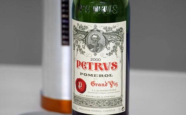 Doce botellas de vino Petrus, enviadas al espacio hace un año, regresan a la tierra para una investigación