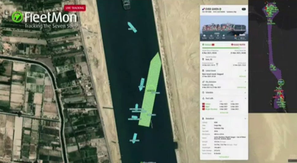 Vídeo: así han conseguido los remolcadores desencallar el carguero que bloqueaba el Canal de Suez