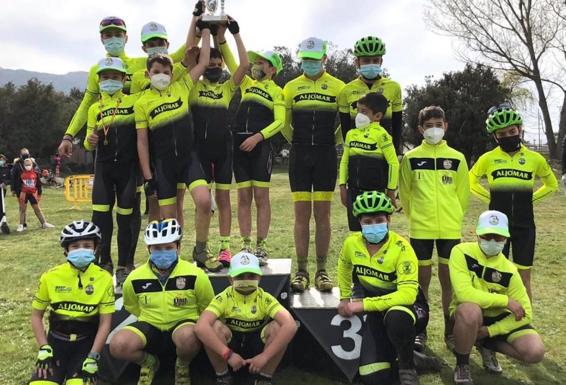 La Escuela de Ciclismo Moisés Dueñas se lleva el Team Relay en Navaluenga