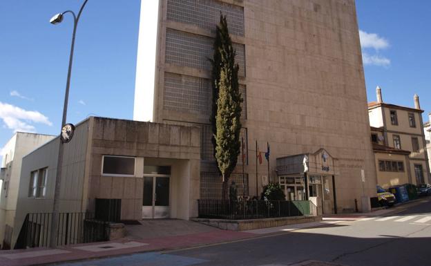 Sanidad niega haber confiscado 80 pancartas en Béjar y aclara que estaban almacenadas en una sala cedida a la Asociación Parkinson