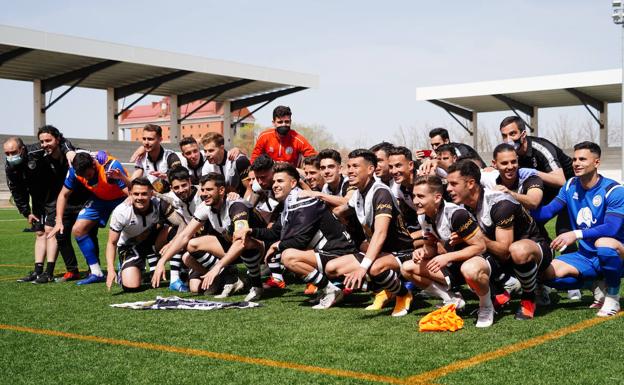 Cuatro jugadores y Hernán Pérez se aseguran su continuidad en Unionistas con el salto a la Primera RFEF