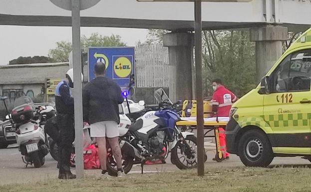 Herido un motorista tras sufrir un accidente en la rotonda de San Agustín