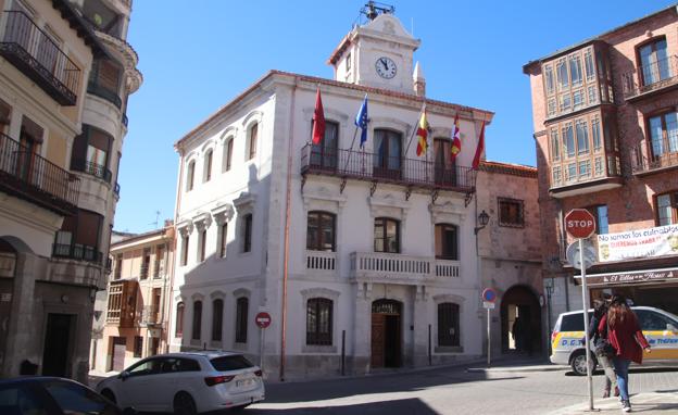 La Casa Consistorial de Cuéllar luce su nueva imagen exterior tras finalizar su reforma