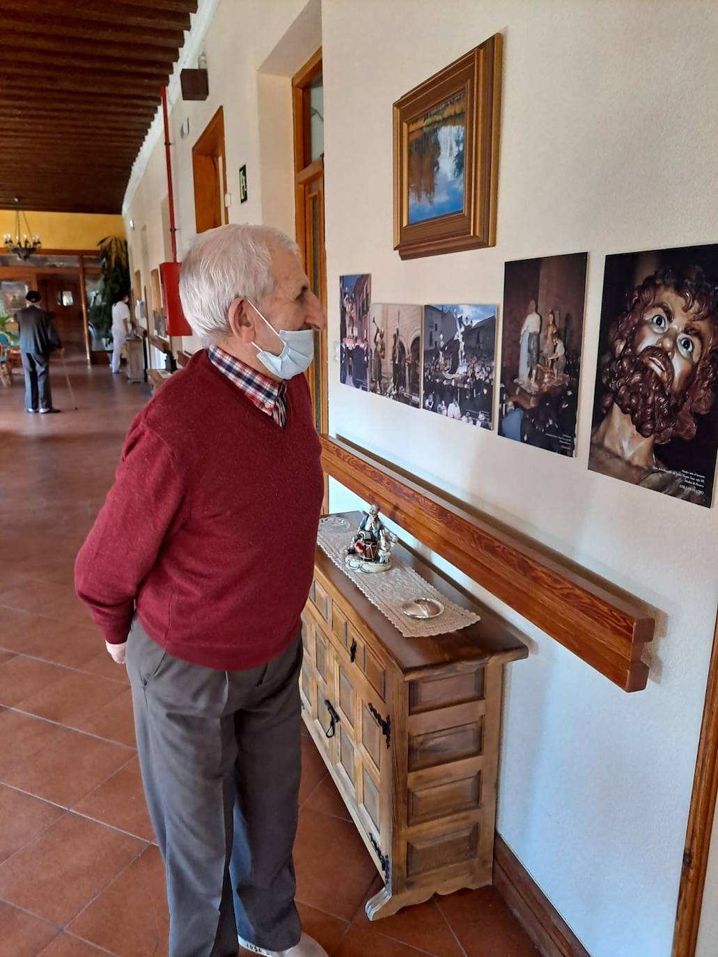 La emoción de la Semana Santa entra en la residencia de ancianos de Rioseco