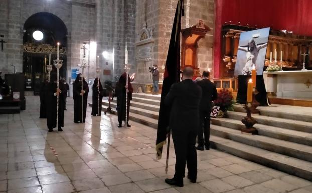 Un Via Crucis en la catedral sustituye por la covid a la tradicional procesión del Cristo de la Luz en Valladolid