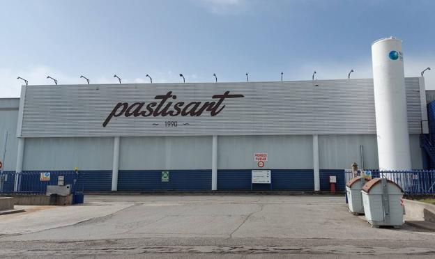 Sanidad controla dos positivos en el personal de limpieza de la planta de Pastisart en El Espinar