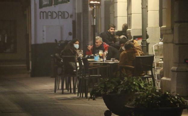 La Policía Local de León sanciona a seis bares en la conocida noche de Genarín