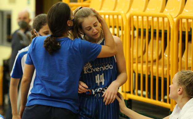 Cómodo pase a semifinales de un CB Avenida que pierde a una nueva jugadora por lesión (95-62)