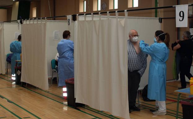 El estreno de la vacunación masiva contra la covid en Segovia se salda con 1.978 dosis puestas