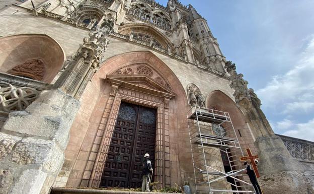 Los pequeños donativos para las puertas de la Catedral de Burgos crecen mientras se espera la reunión con Icomos