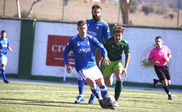 El Guijuelo, superado por un Vetusta que estrelló dos balones en los palos, más cerca del abismo (0-2)