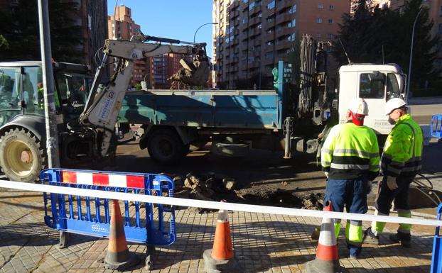 Un reventón deja sin agua a decenas de usuarios de Parquesol en Valladolid