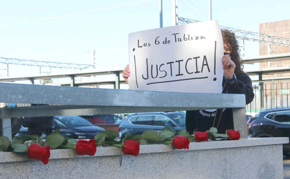 Las familias de las víctimas por el accidente del Pozo Emilio piden «que paguen por lo que han hecho ya que a nuestros hijos no nos los van a devolver»