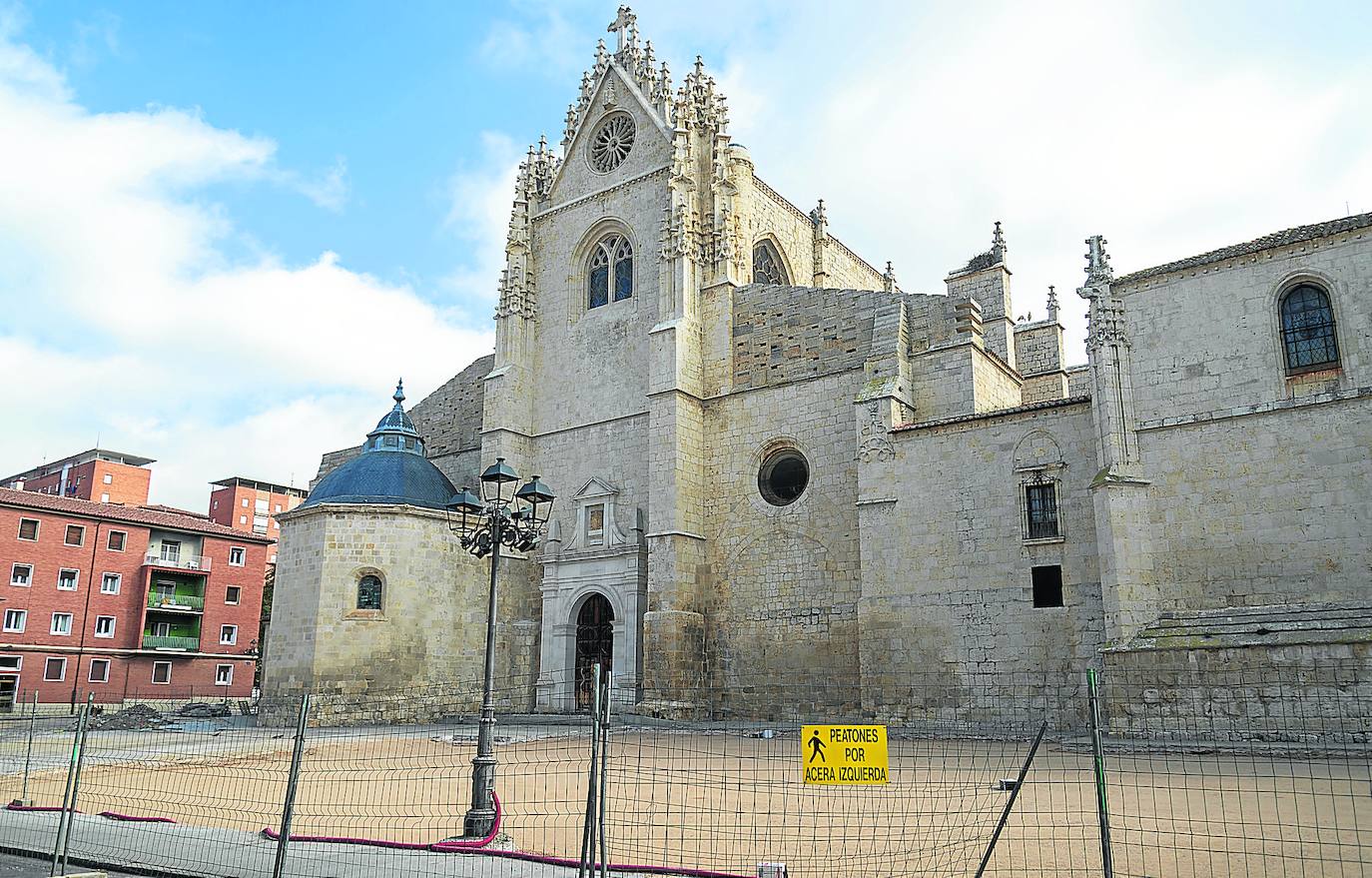 Palencia acicala el entorno de la Catedral para celebrar su séptimo centenario