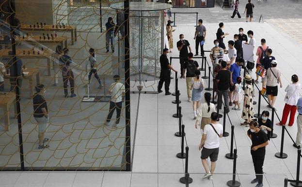 Apple abre en Pekín su tienda más grande de Asia ignorando la guerra comercial