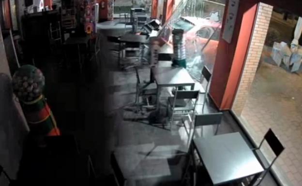 Seis encapuchados rubrican el último golpe de la banda del BMW en Valladolid