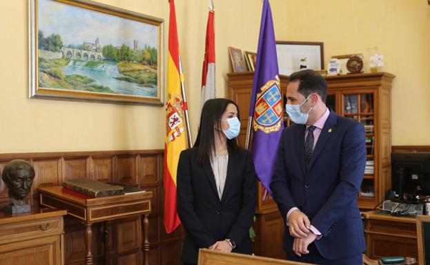 Arrimadas destaca en Palencia que la prioridad de Ciudadanos es la «lucha contra la pandemia y la salida de la crisis»
