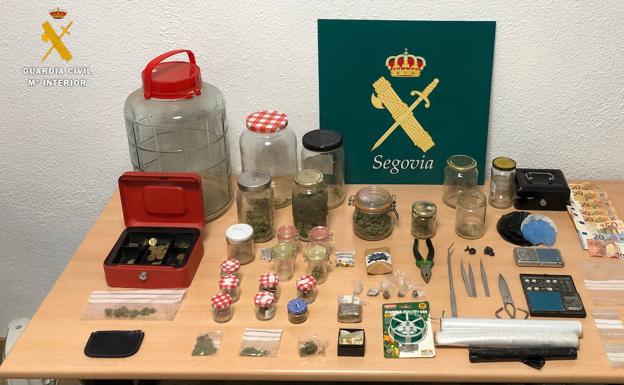 Delatados por la música y el olor a marihuana procedente de una peña en Tabanera del Monte