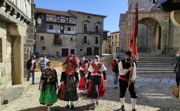 Los quintos rememoran el Día del Pendón en La Alberca sin celebración