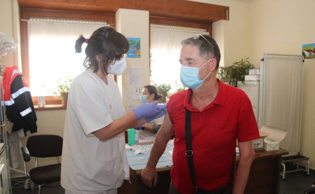 Los cuellaranos del 56 reciben los primeros pinchazos contra la covid