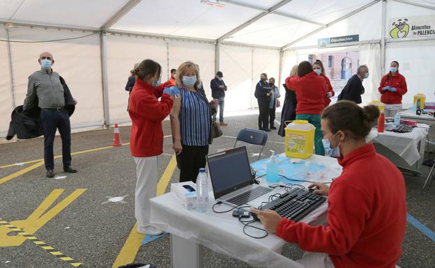 La suspensión con AstraZeneca no afecta a la vacunación de los palentinos de 75 a 79 años este jueves