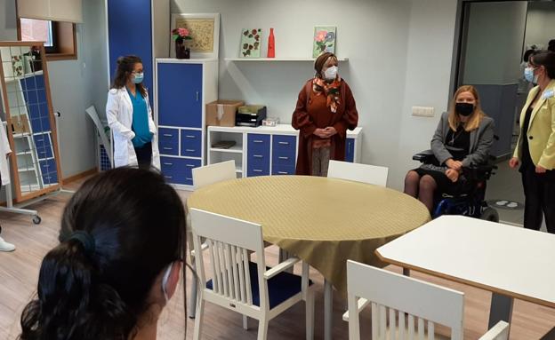 La subdelegada del Gobierno agradece a los profesionales del CRE Alzheimer su trabajo en la pandemia