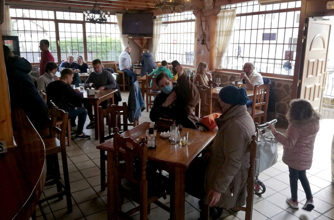 La Junta cierra a partir de este martes el interior de bares y restaurantes de Palazuelos de Eresma
