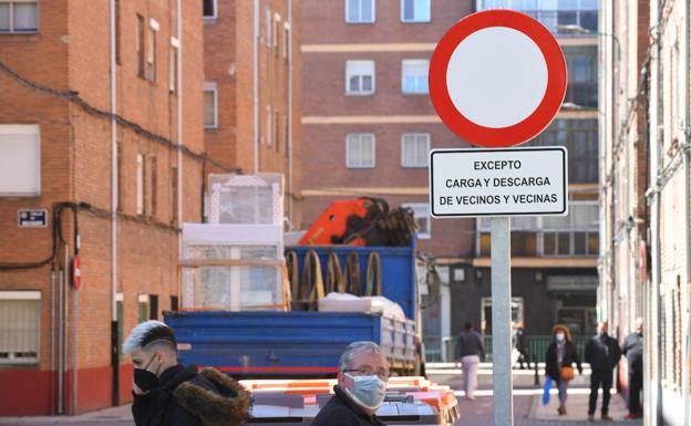 La única señal de tráfico igualitaria para los «vecinos y vecinas» de Valladolid