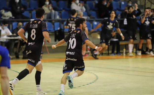 El BM Salamanca recupera el aplazado que le puede colocar quinto ante el intratable BM Soria