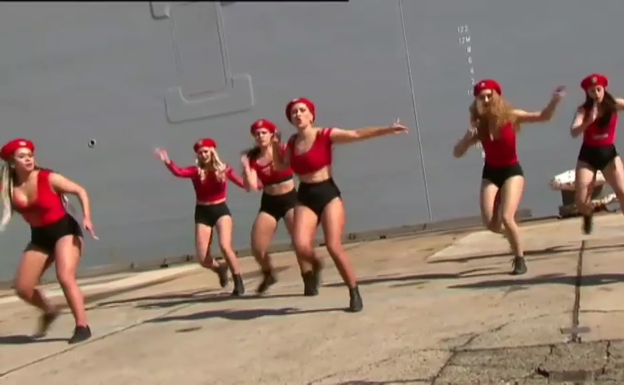 Vídeo: polémica en Australia por un baile de twerking durante la botadura de un barco de la armada