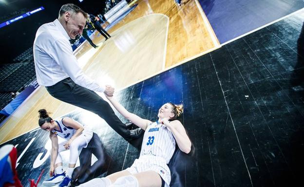 Roberto Íñiguez: «Que la gente esté orgullosa de lo que hacen estas jugadoras del CB Avenida, son la leche»