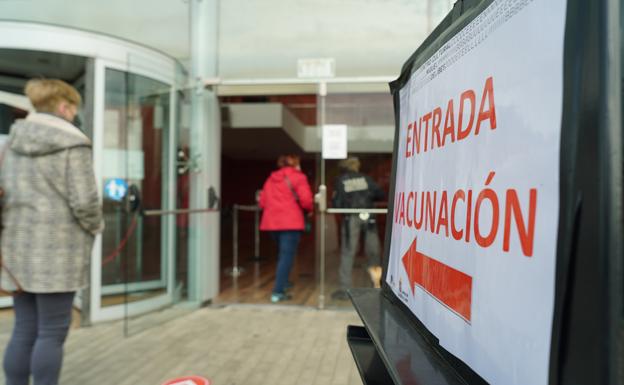 Castilla y León supera el umbral de las 250.000 personas con vacunación completa