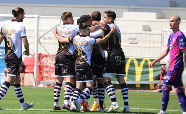 Unionistas se engancha al 'play off' tras ganar con autoridad al Real Valladolid Promesas