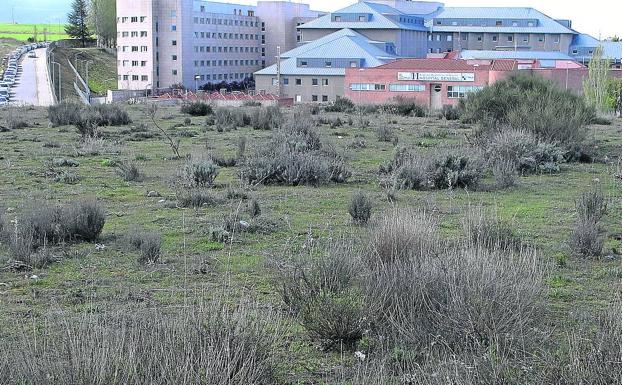 La ampliación del Hospital busca sitio: el solar del Antonio Machado «no es la única opción»